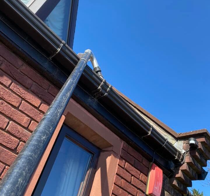 Gutter Clearing: Why It’s Important and When to Do It