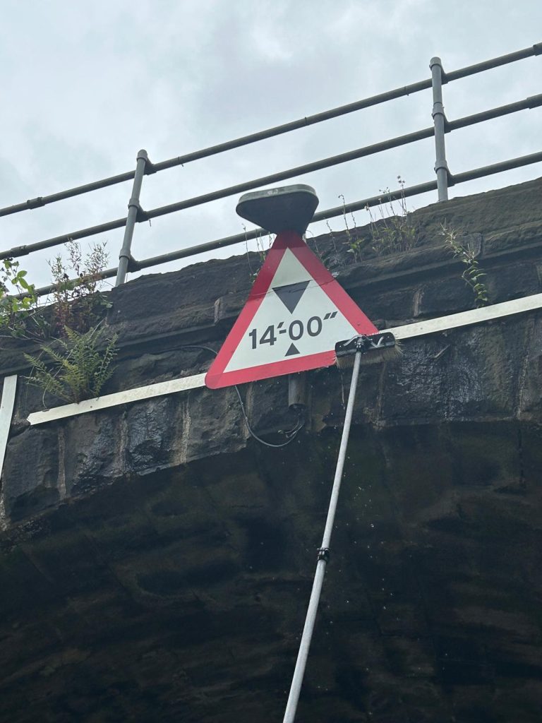 road sign cleaning