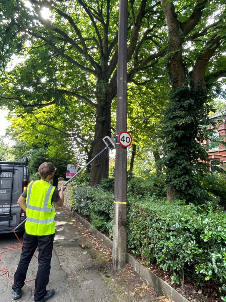 road sign cleaning