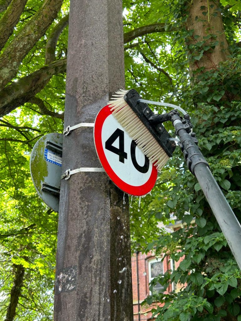 road sign cleaning